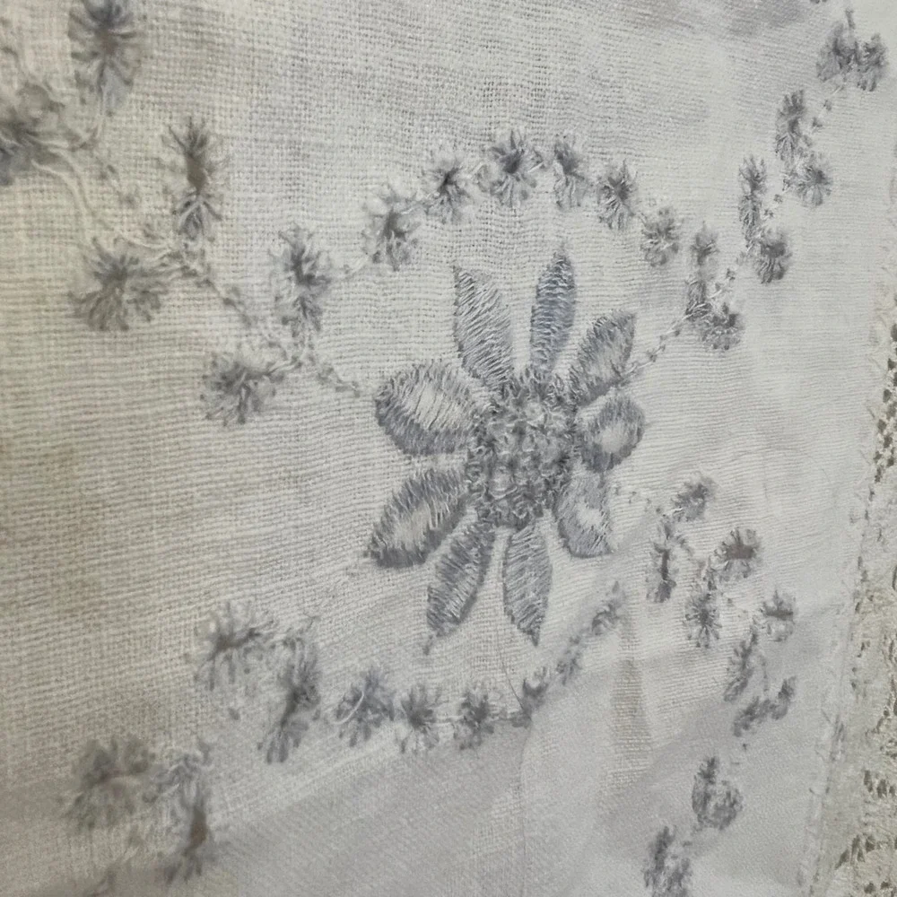 Vintage Floral Embroidered Lace Table Runner Cream Blue White Scalloped 36in